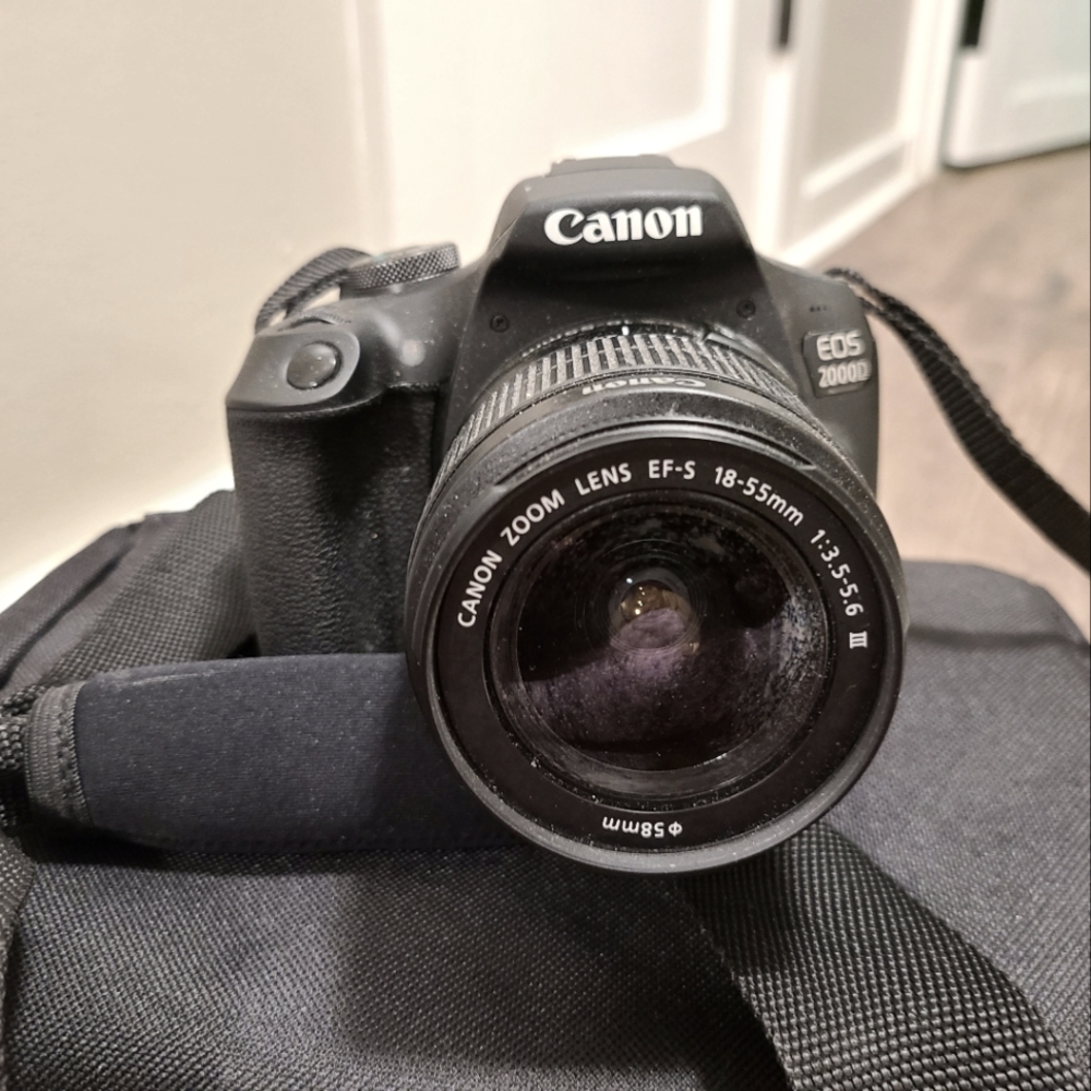 EOS 2000 CANON Camera with 25 piece  Camera Case included